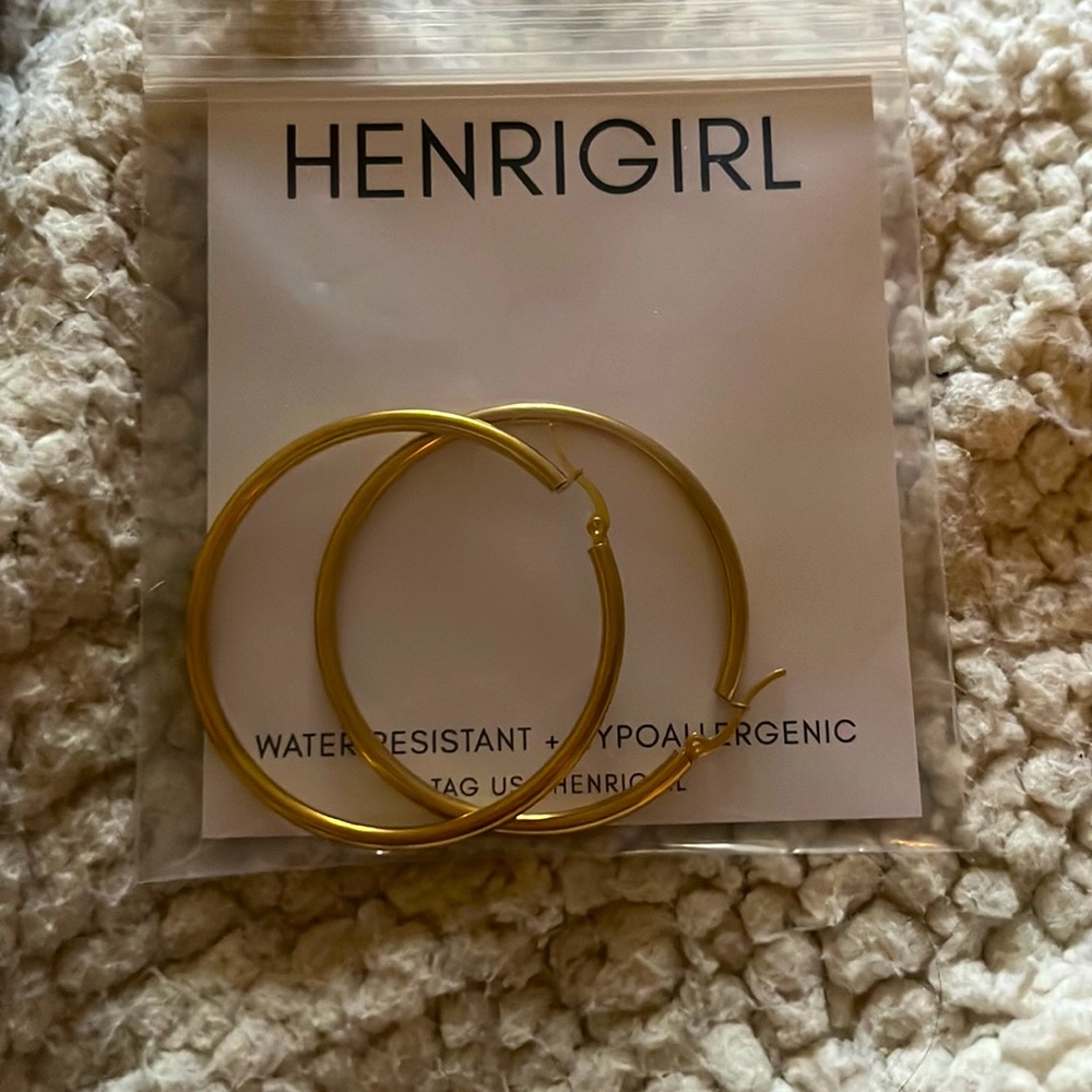 NEW Henri Girl Hoops